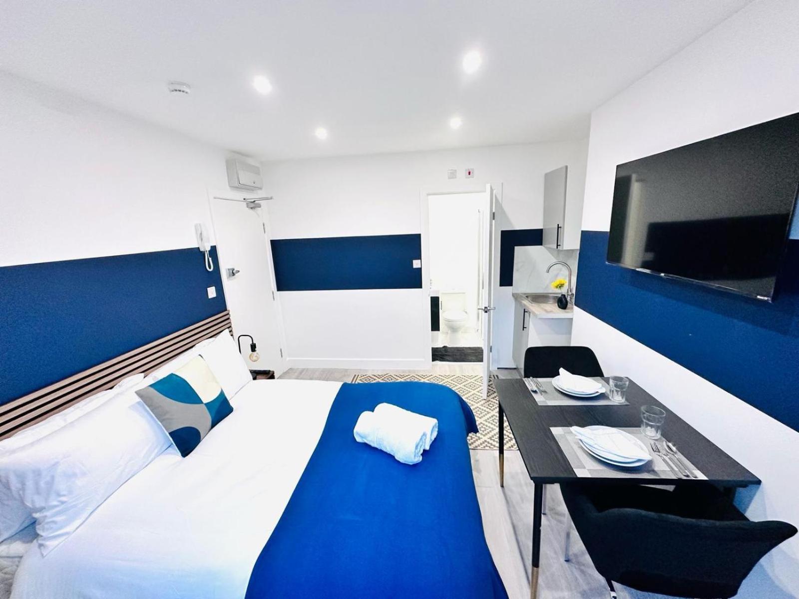 London 58 Blue House City Center Studio, Top Spot Экстерьер фото